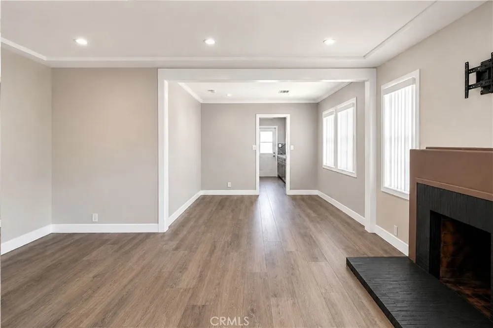 2431 Lamer Street Burbank, CA 91504