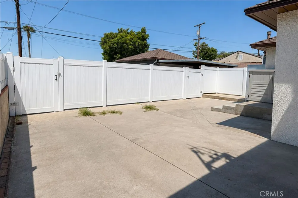 2431 Lamer Street Burbank, CA 91504
