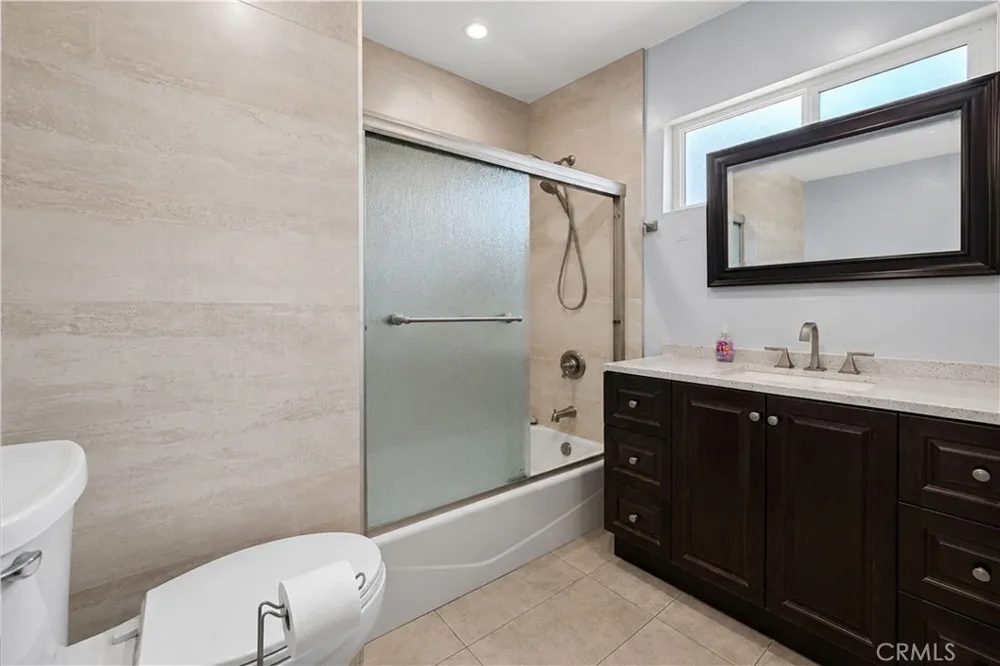 2431 Lamer Street Burbank, CA 91504