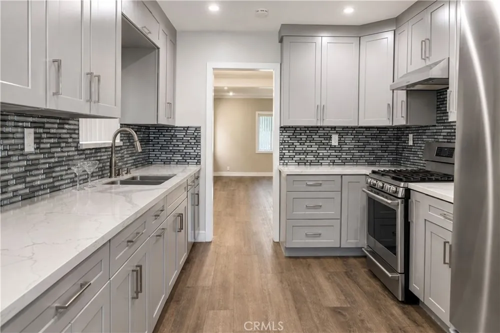 2431 Lamer Street Burbank, CA 91504