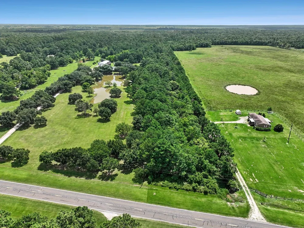 9 Fm 563 Anahuac, TX 77514