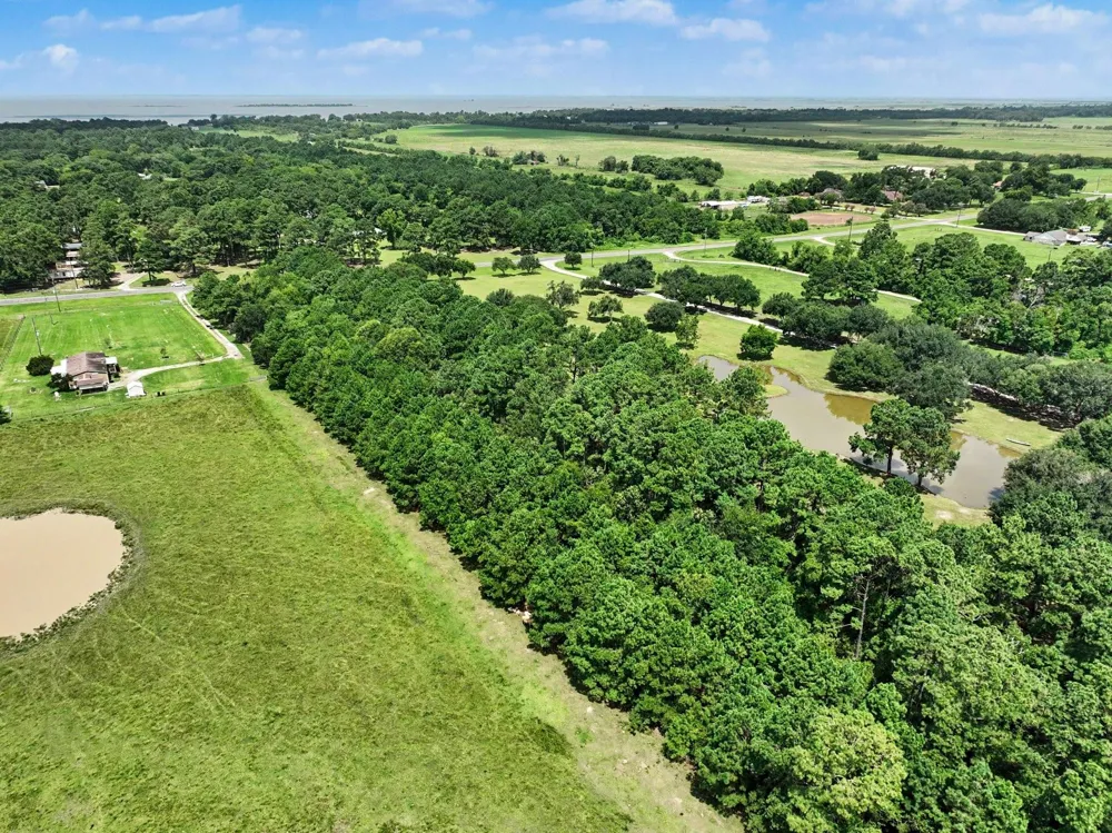 9 Fm 563 Anahuac, TX 77514