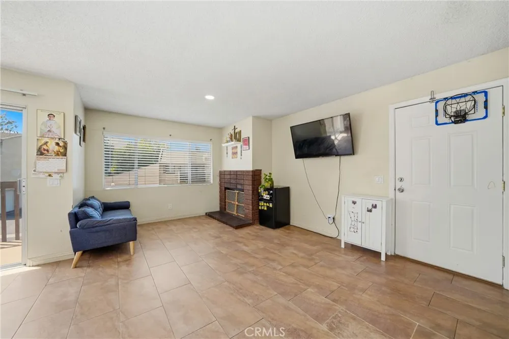 1251 S Meadow #120 Colton, CA 92324