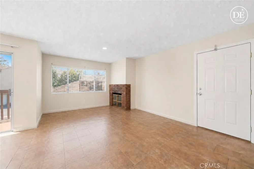 1251 S Meadow #120 Colton, CA 92324