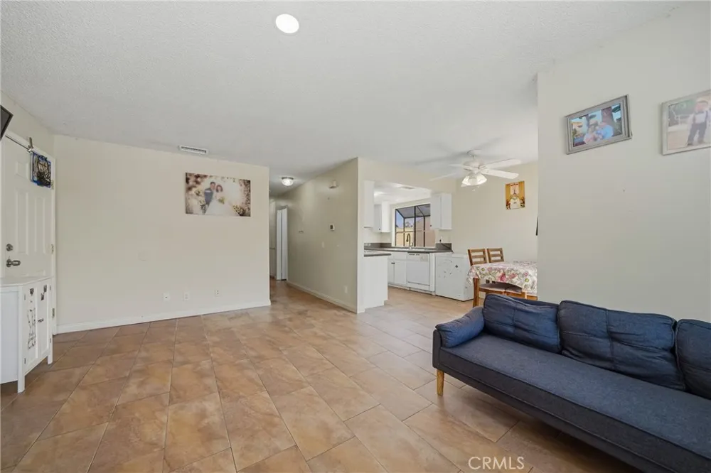 1251 S Meadow #120 Colton, CA 92324
