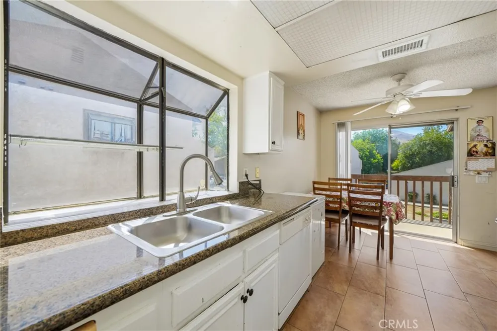1251 S Meadow #120 Colton, CA 92324