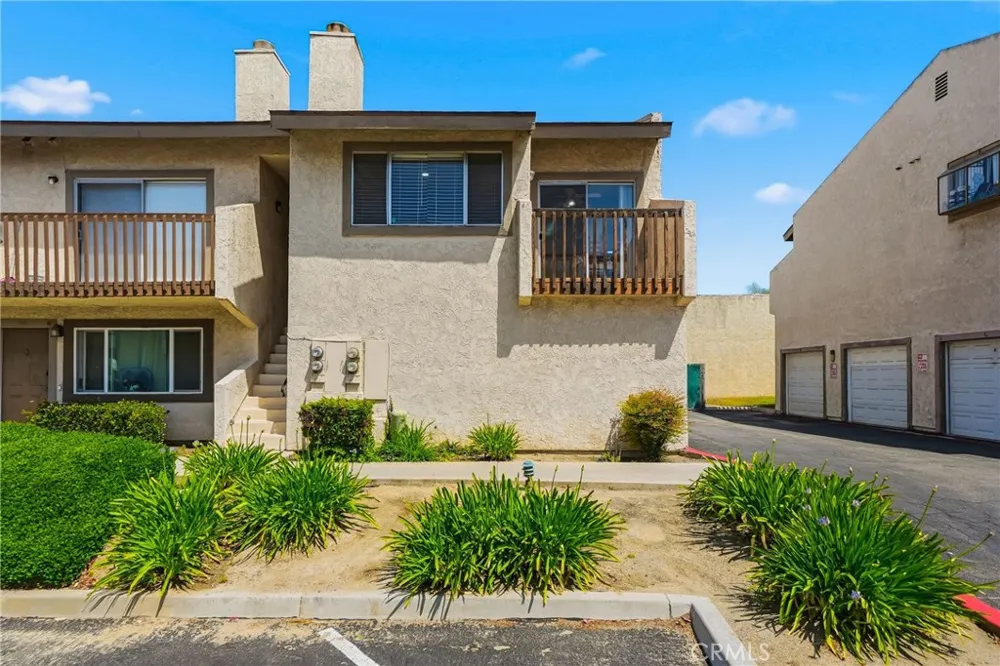 1251 S Meadow #120 Colton, CA 92324