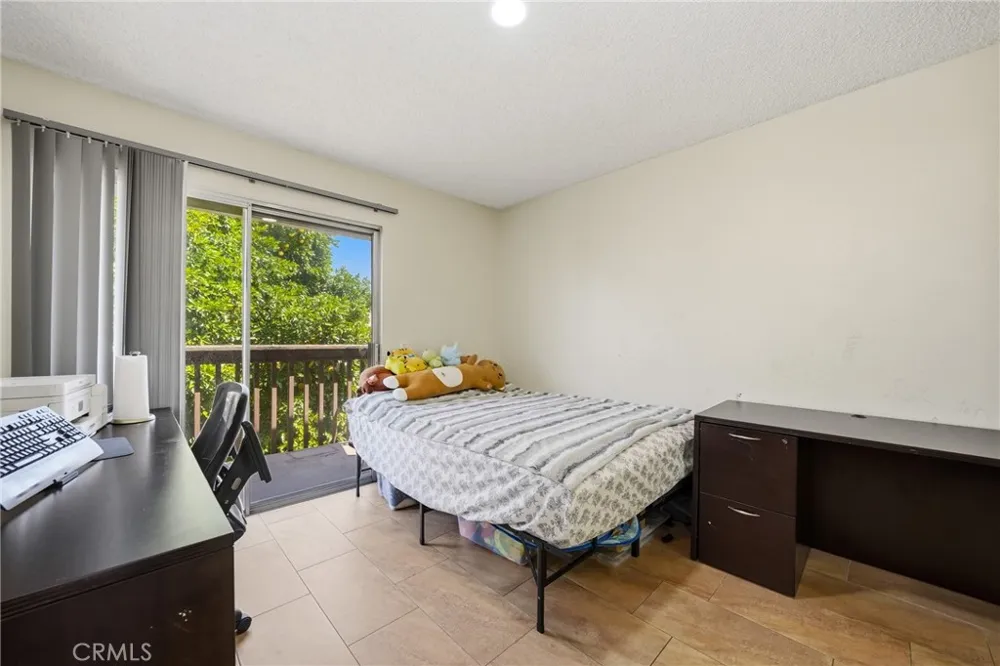 1251 S Meadow #120 Colton, CA 92324