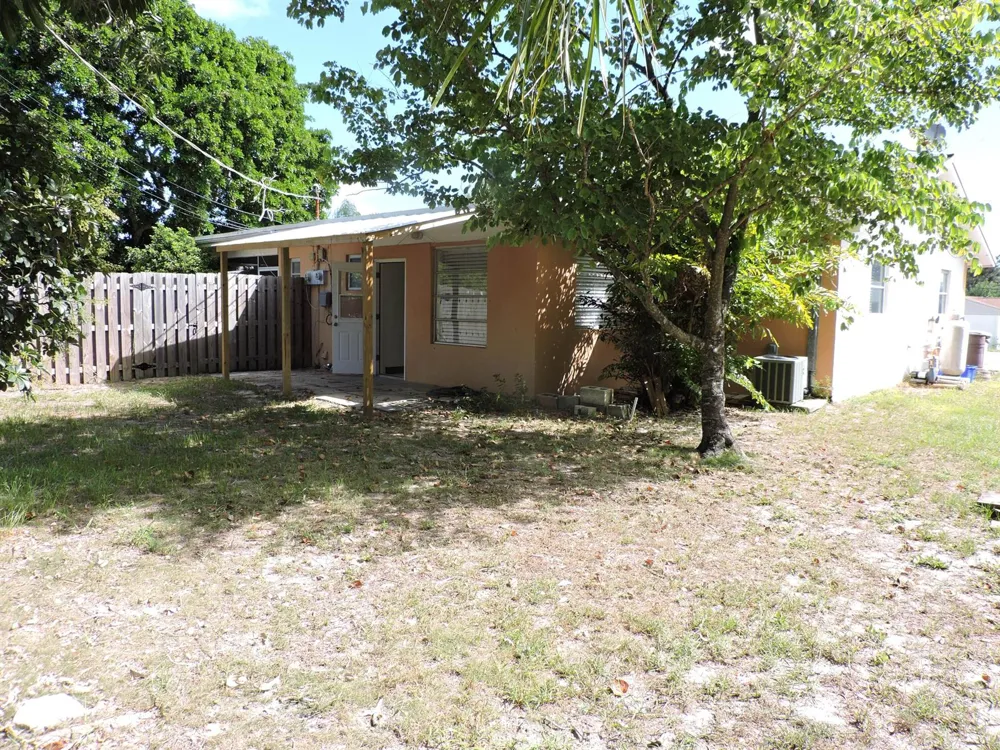 9046 SE Parkway Drive Hobe Sound, FL 33455