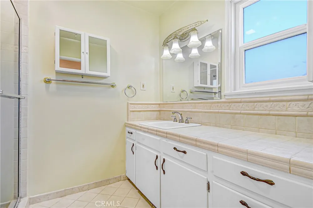 3264 Lugo San Bernardino, CA 92404