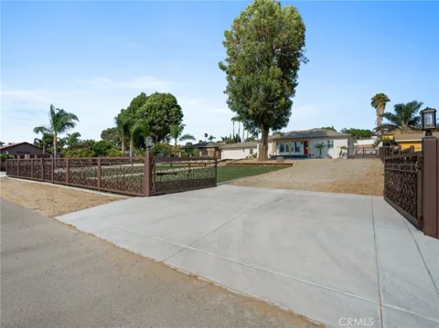 5736 Country Lane