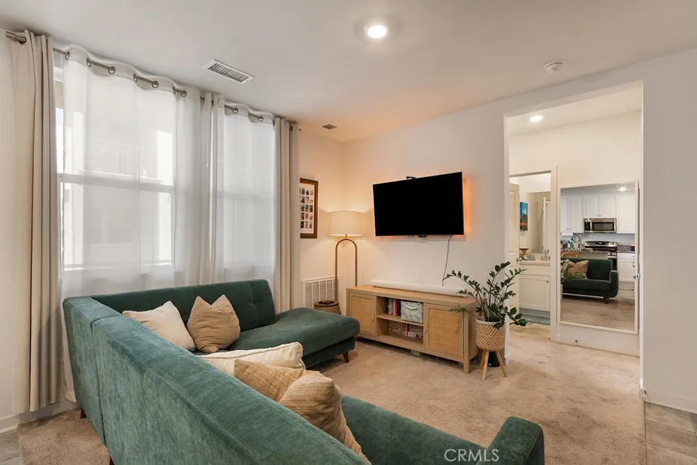 1000 Tangent Privado #202 Ontario, CA 91764