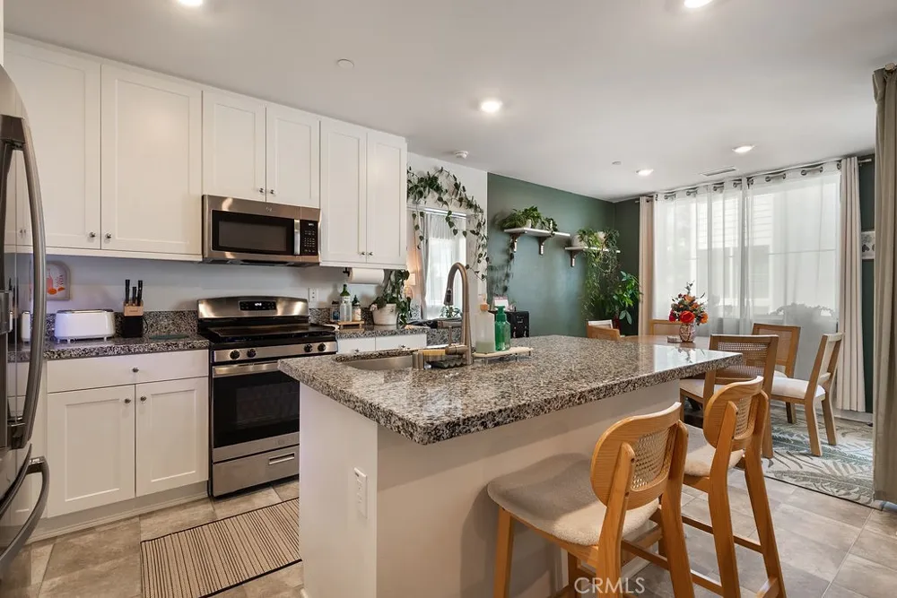 1000 Tangent Privado #202 Ontario, CA 91764
