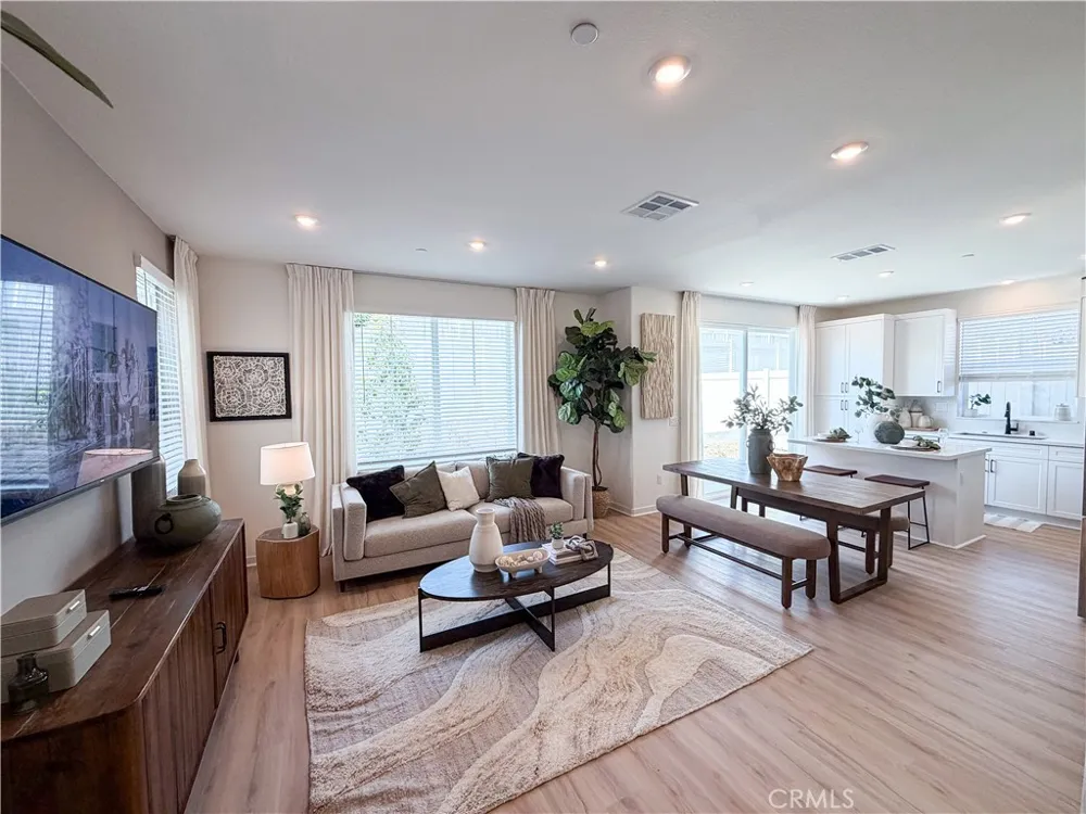 7202 Lisbon Way Highland, CA 92346