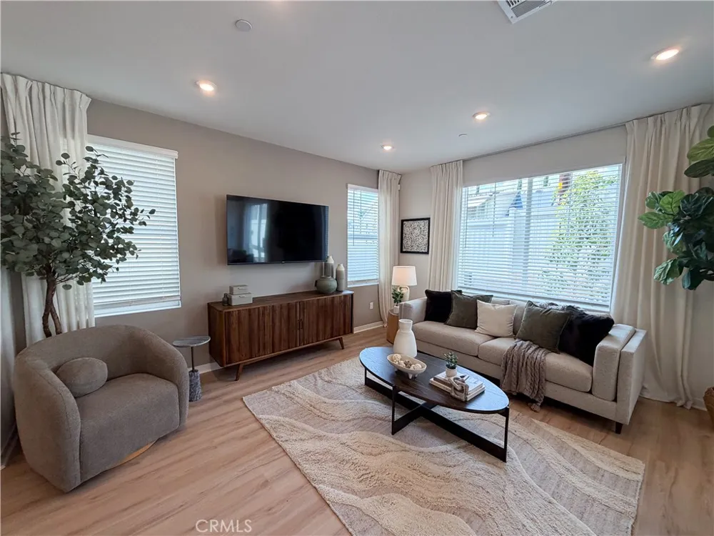 7202 Lisbon Way Highland, CA 92346