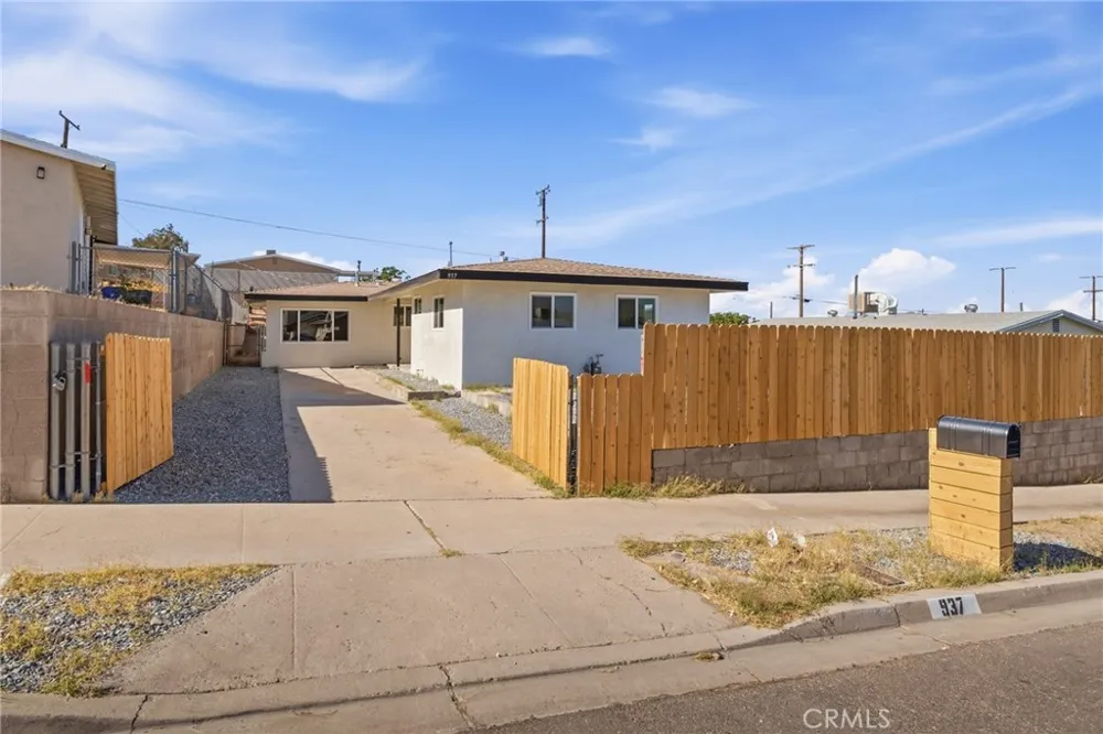 937 E Elizabeth Street Barstow, CA 92311