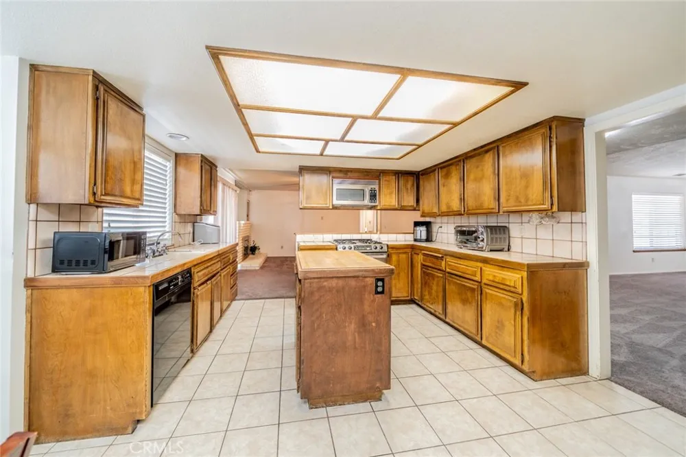 19951 US Highway 18 Apple Valley, CA 92307