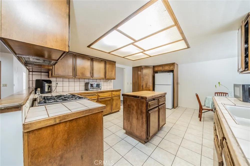 19951 US Highway 18 Apple Valley, CA 92307