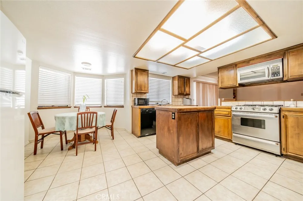 19951 US Highway 18 Apple Valley, CA 92307