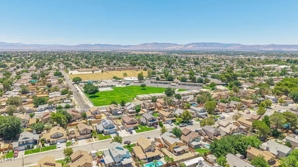 524 E Ivyton Street Lancaster, CA 93535