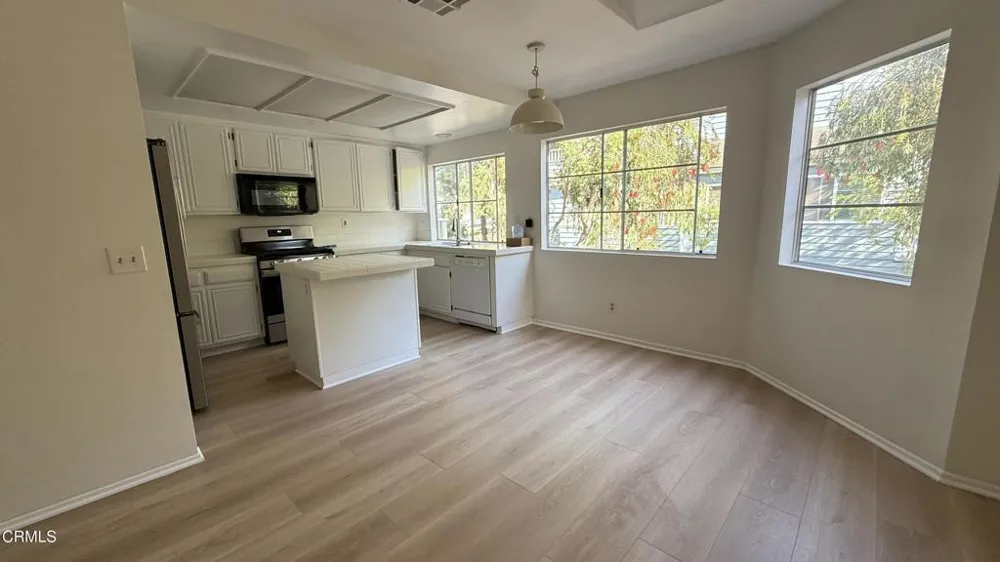 882 Barber Lane Ventura, CA 93003