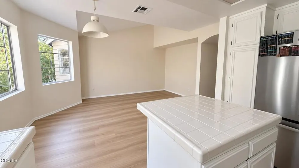 882 Barber Lane Ventura, CA 93003
