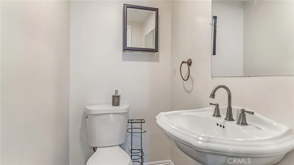 9136 Mel Dar Downey, CA 90240