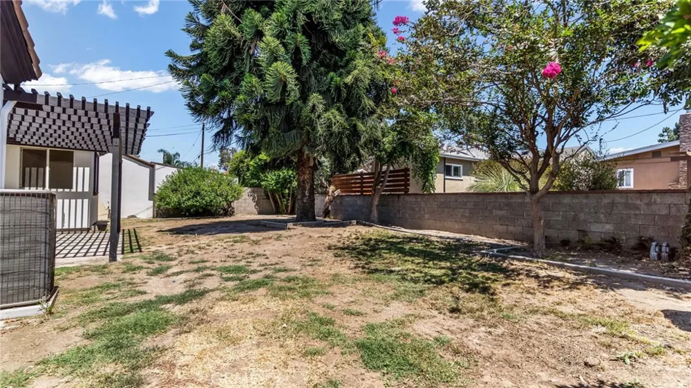 9136 Mel Dar Downey, CA 90240