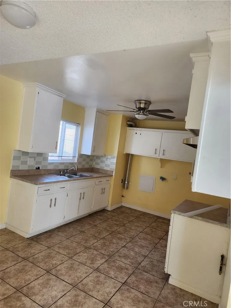 2020 Yosemite Barstow, CA 92311