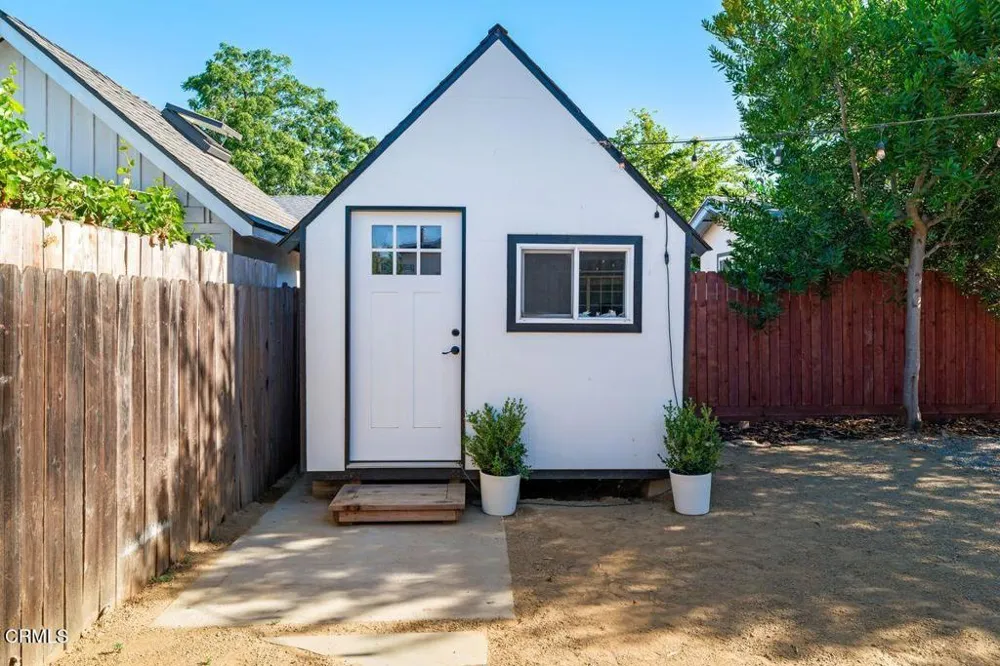 326 Larmier Avenue Oak View, CA 93022