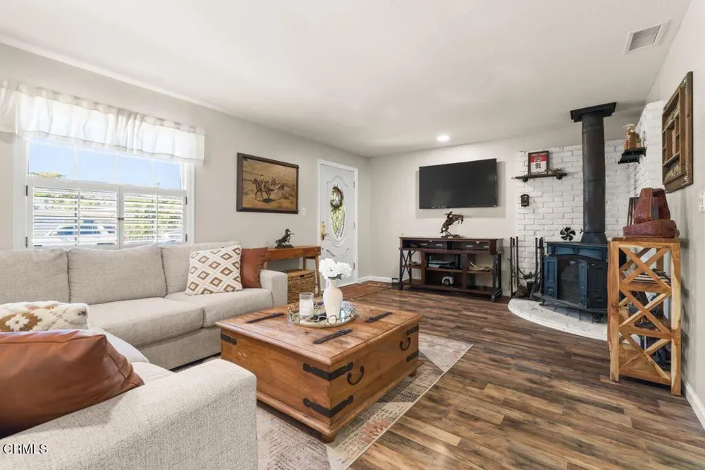 326 Larmier Avenue Oak View, CA 93022