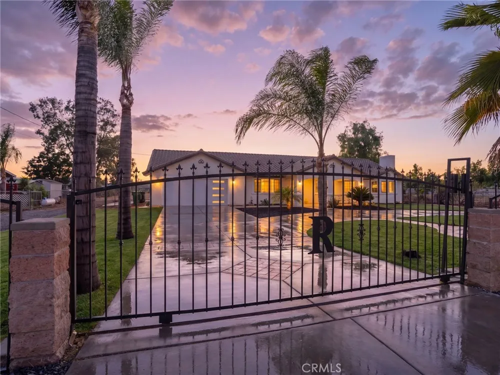 20055 El Nido Perris, CA 92571