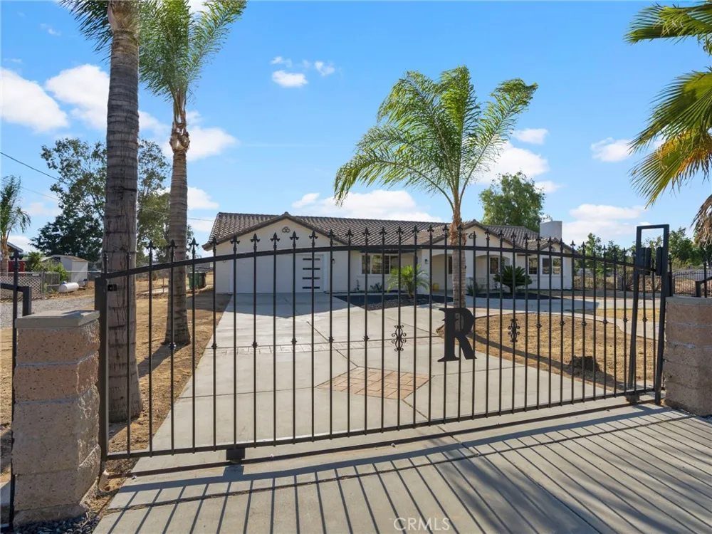 20055 El Nido Perris, CA 92571