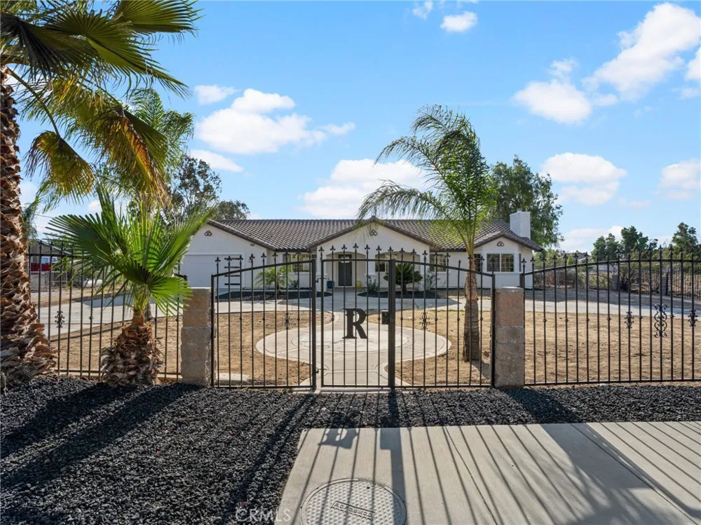 20055 El Nido Perris, CA 92571