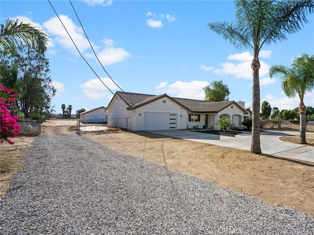 20055 El Nido Perris, CA 92571
