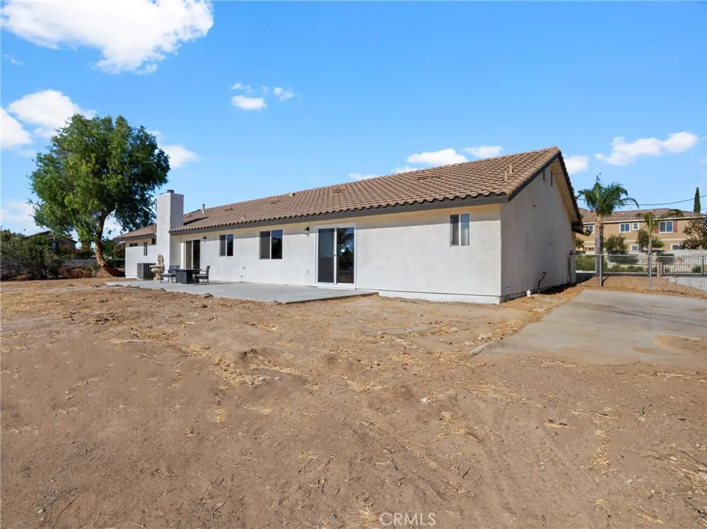 20055 El Nido Perris, CA 92571