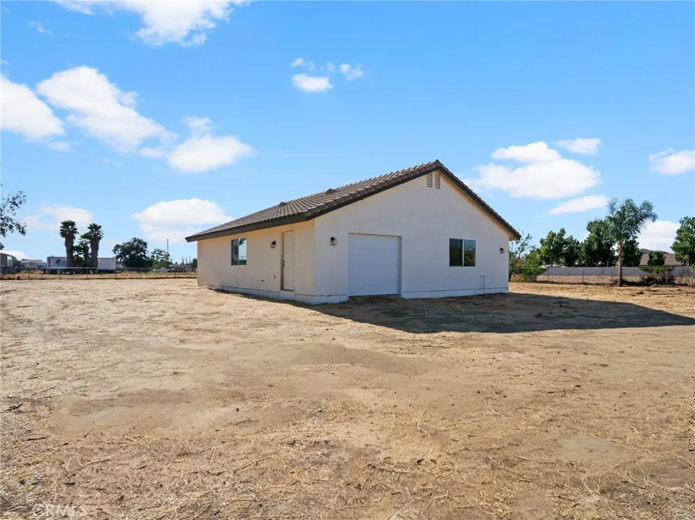 20055 El Nido Perris, CA 92571