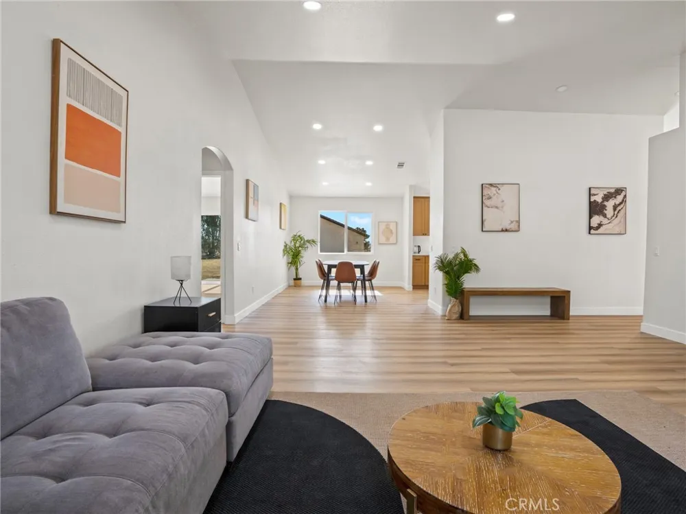 20055 El Nido Perris, CA 92571