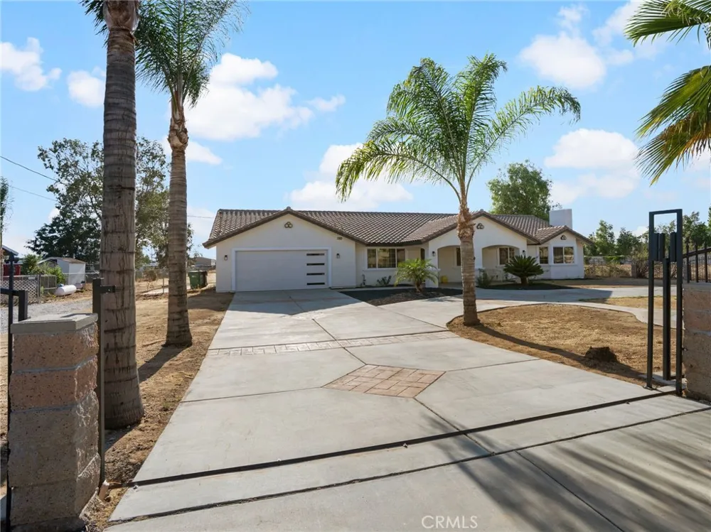 20055 El Nido Perris, CA 92571