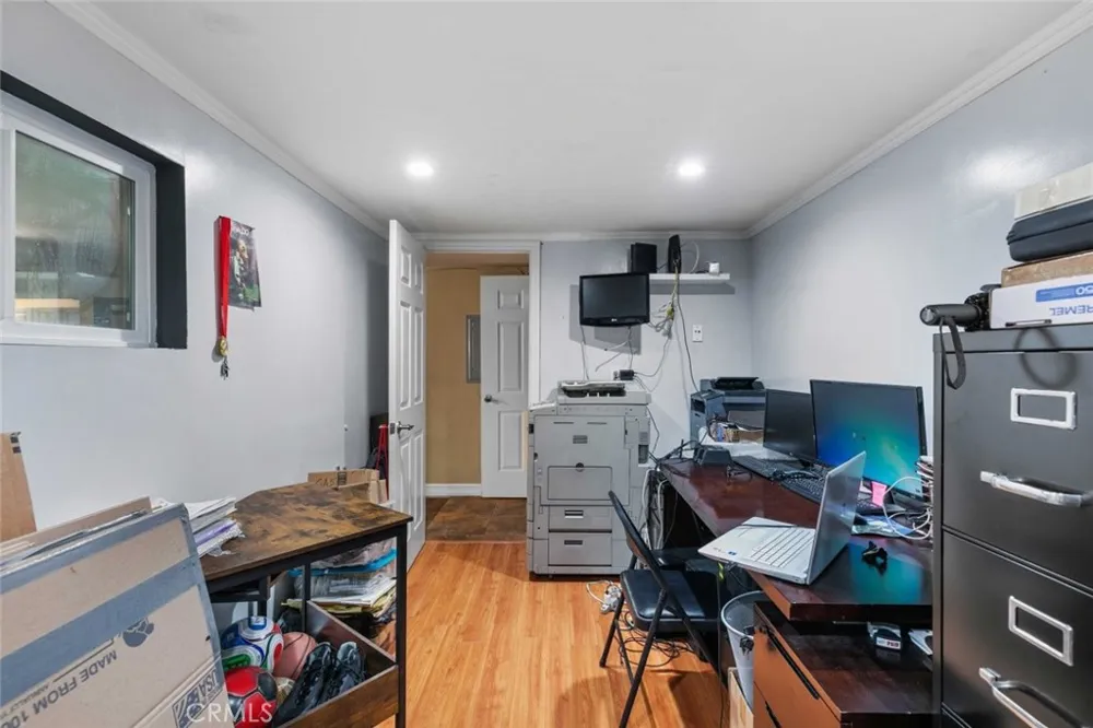 7764 Via Capri Burbank, CA 91504