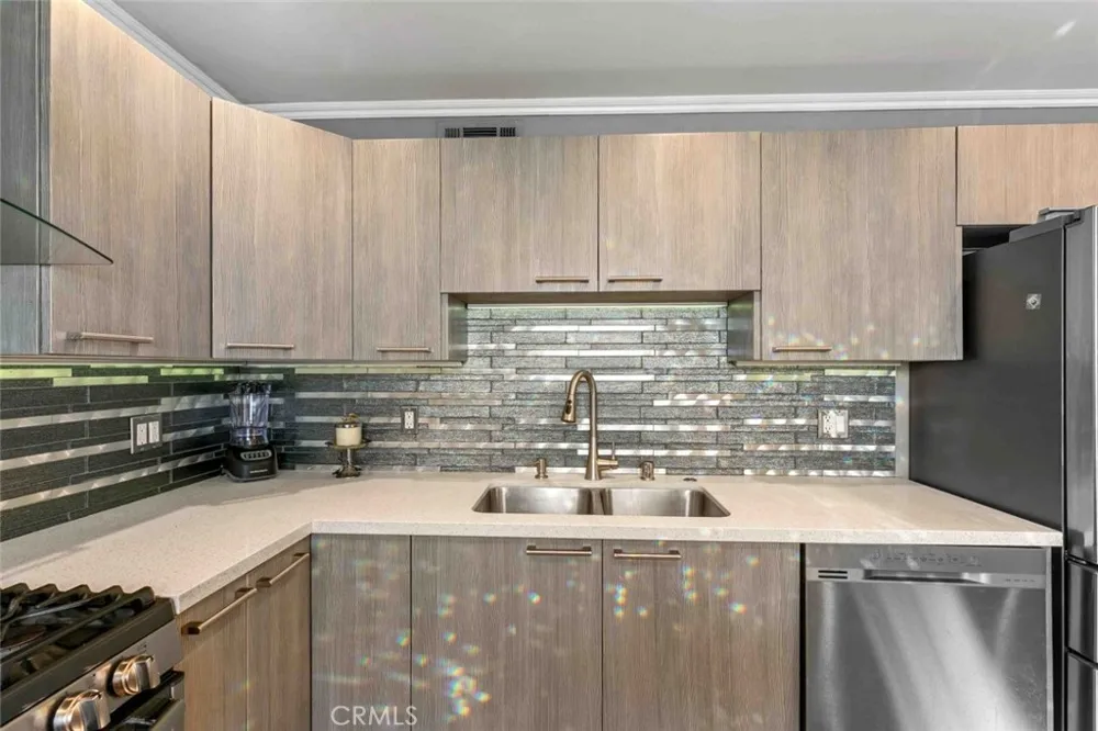 7764 Via Capri Burbank, CA 91504
