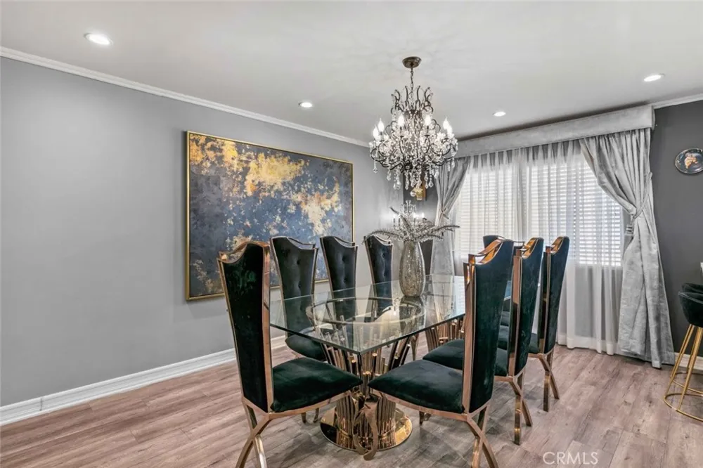 7764 Via Capri Burbank, CA 91504