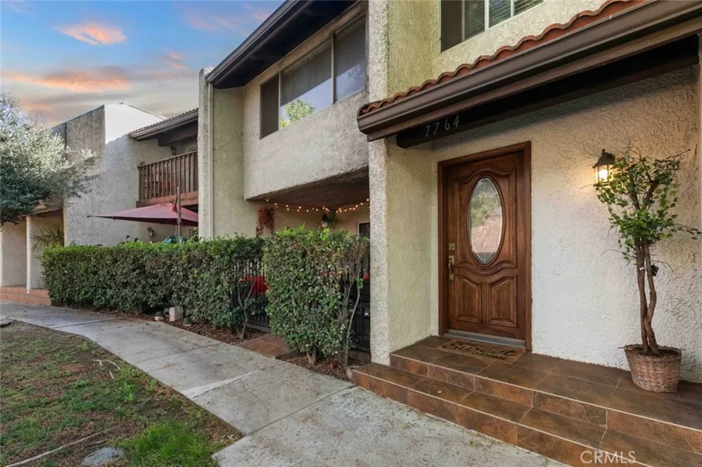 7764 Via Capri Burbank, CA 91504