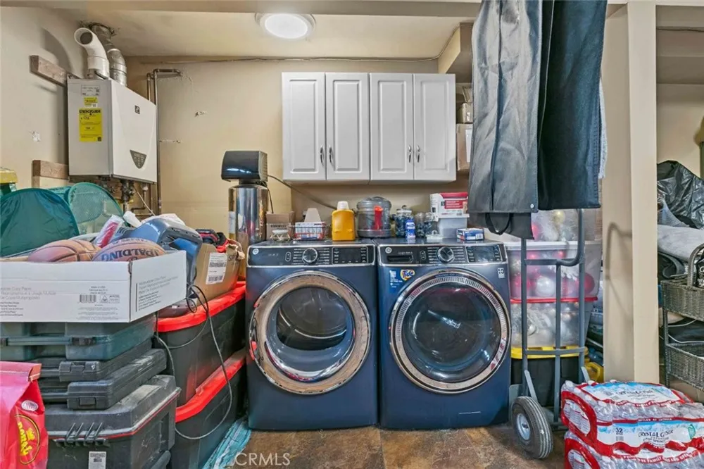 7764 Via Capri Burbank, CA 91504