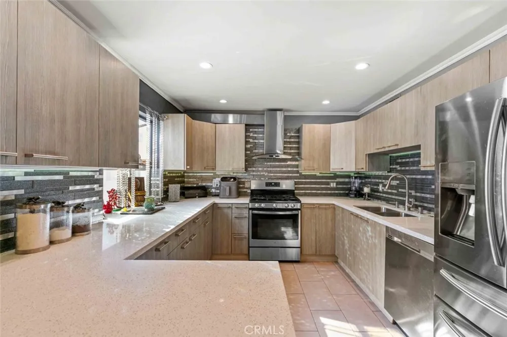 7764 Via Capri Burbank, CA 91504
