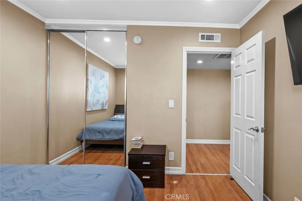 7764 Via Capri Burbank, CA 91504