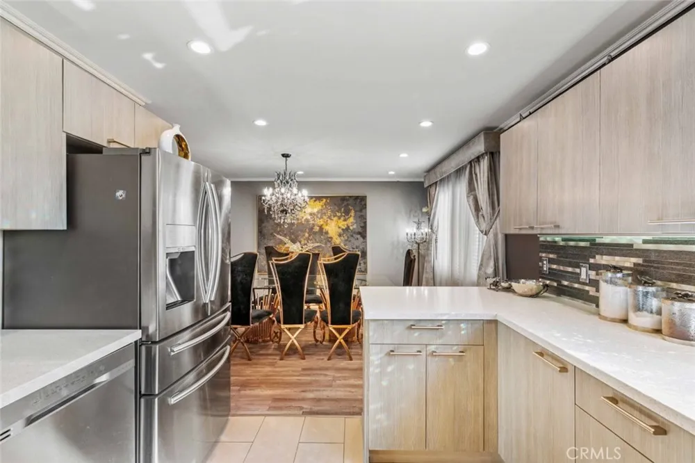 7764 Via Capri Burbank, CA 91504