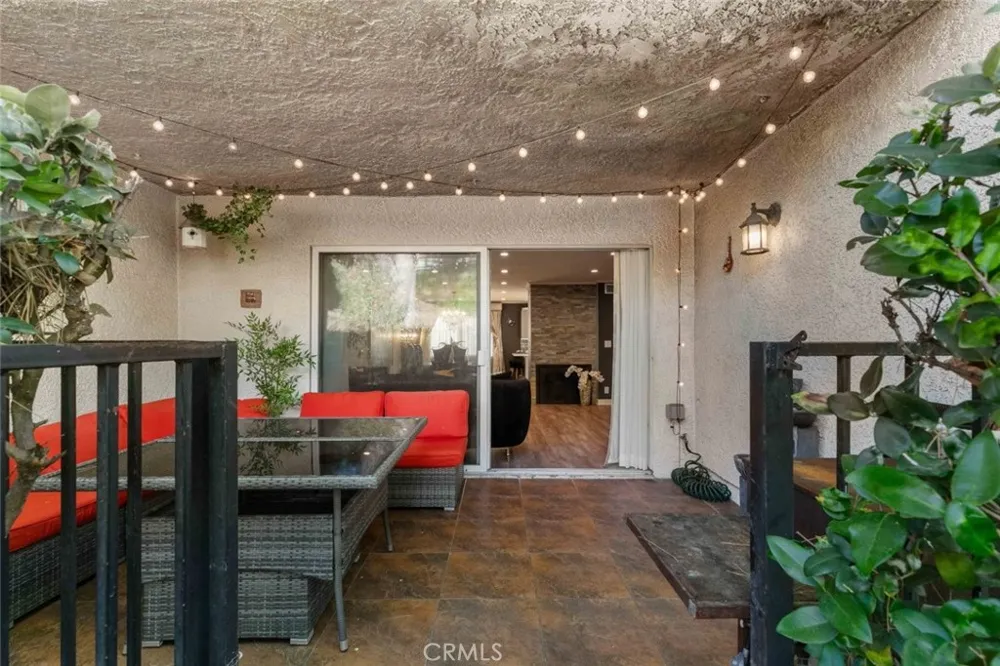 7764 Via Capri Burbank, CA 91504