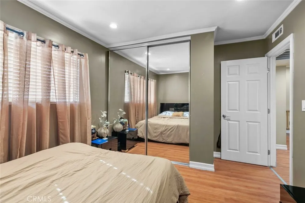 7764 Via Capri Burbank, CA 91504