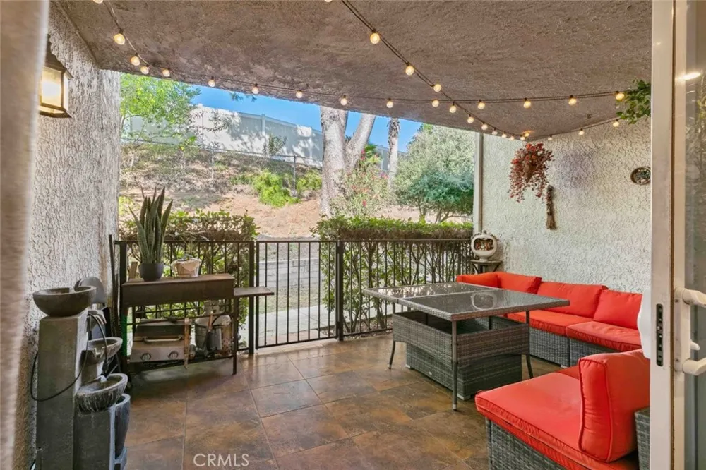7764 Via Capri Burbank, CA 91504